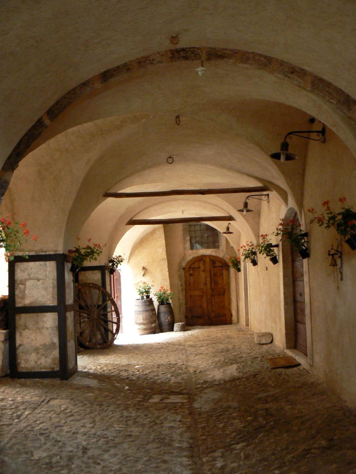 Residence Il Palazzo Santo Stefano Di Sessanio Exterior photo