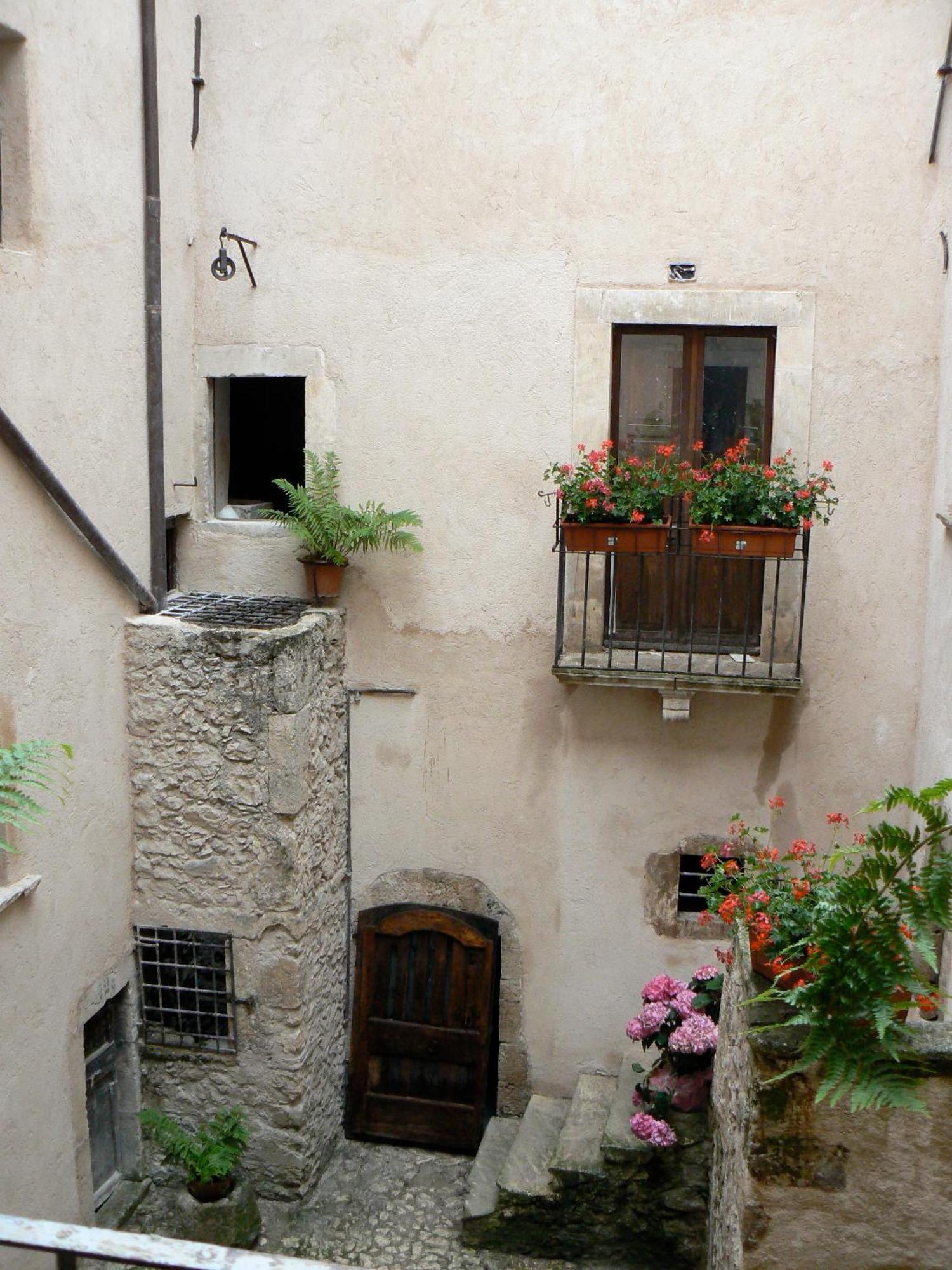 Residence Il Palazzo Santo Stefano Di Sessanio Exterior photo